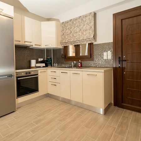 Comfy & Stylish Apt In Ioannina Apartment Ngoại thất bức ảnh