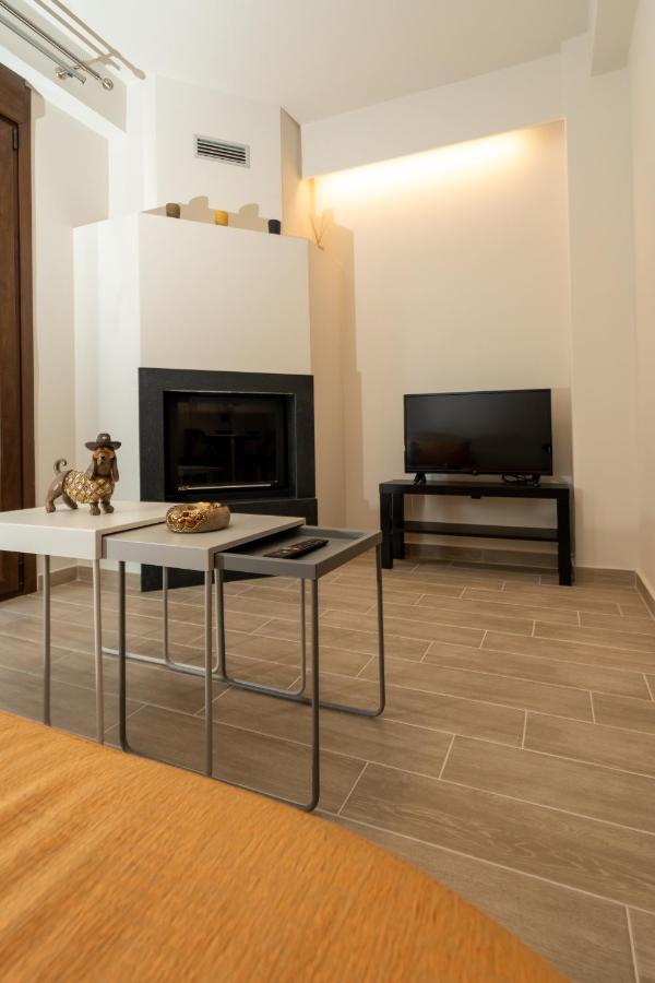 Comfy & Stylish Apt In Ioannina Apartment Ngoại thất bức ảnh