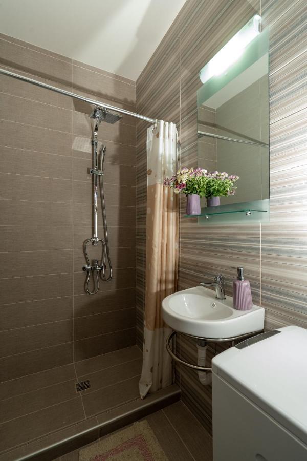 Comfy & Stylish Apt In Ioannina Apartment Ngoại thất bức ảnh
